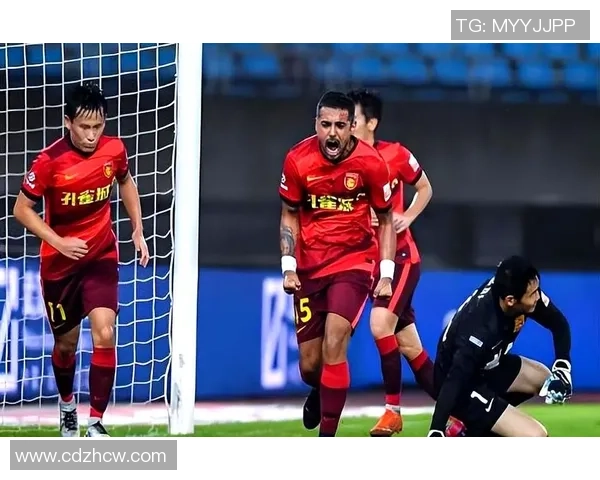 意外！他刚在上港夺冠，就连夜宣告归队走人，将挑选加盟大连英博